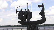 Обрушился памятник основателям Киева